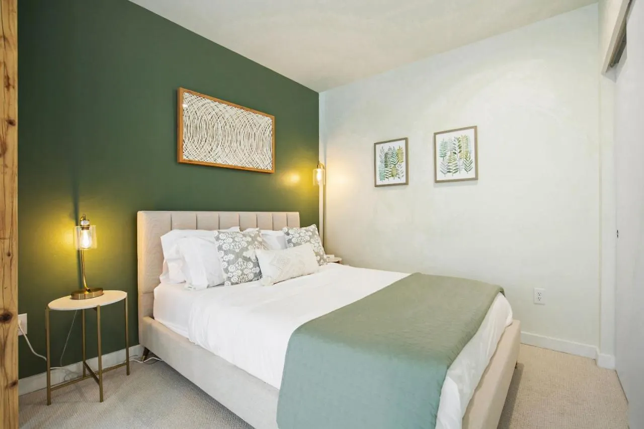 Apartment 103 Belltown Modern And Bright In The Heart Of Belltown Queen Bed Seattle
