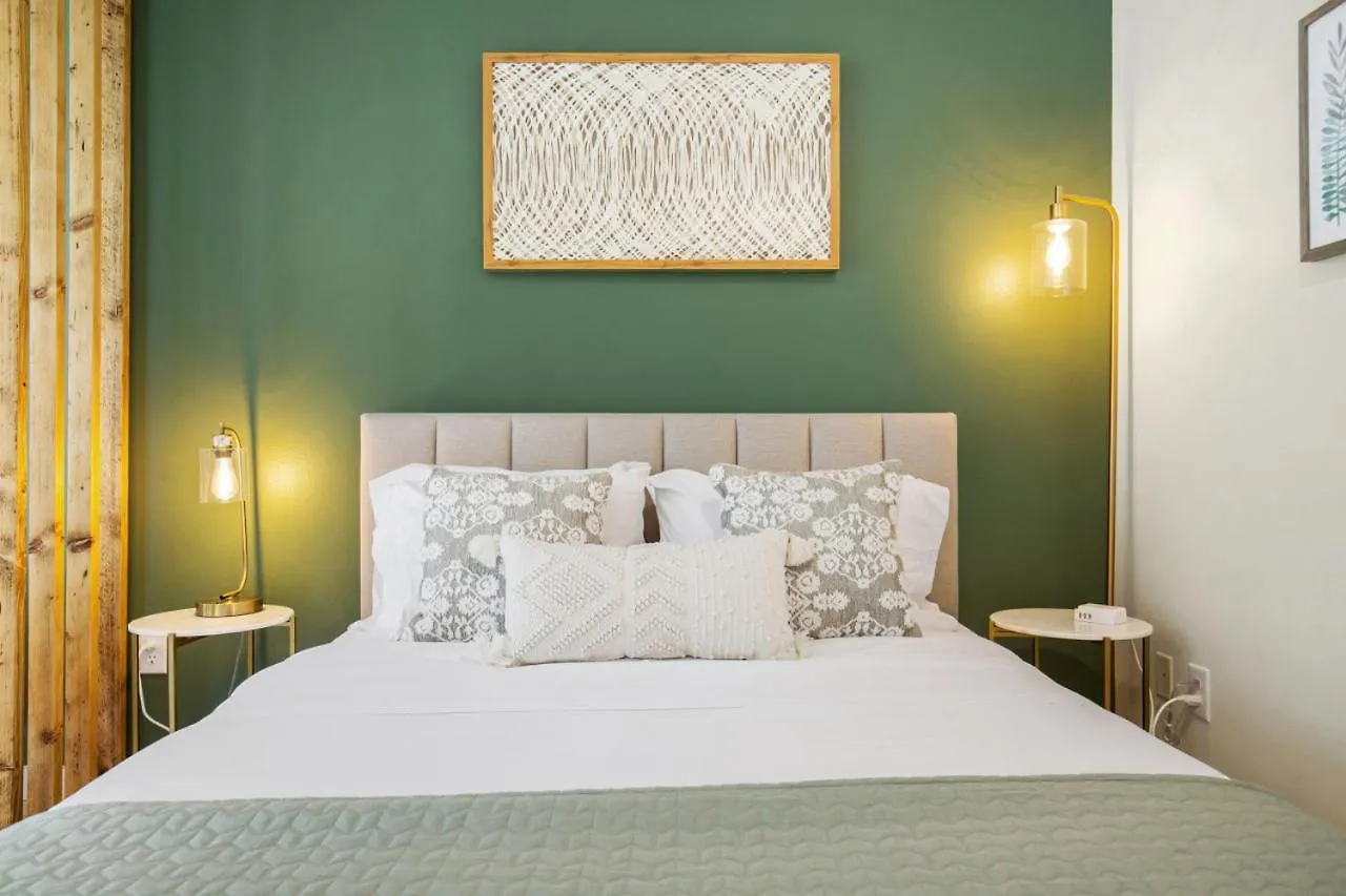 Apartment 103 Belltown Modern And Bright In The Heart Of Belltown Queen Bed Seattle