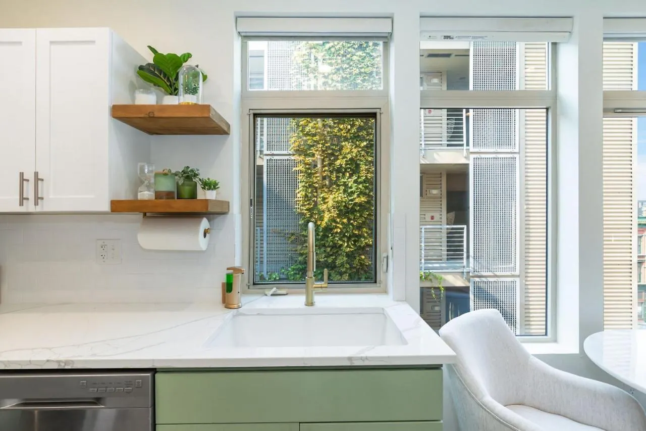 103 Belltown Modern And Bright In The Heart Of Belltown Queen Bed Seattle United States