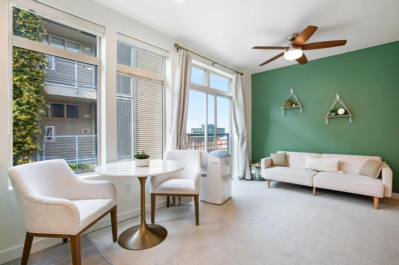 103 Belltown Modern And Bright In The Heart Of Belltown Queen Bed Seattle