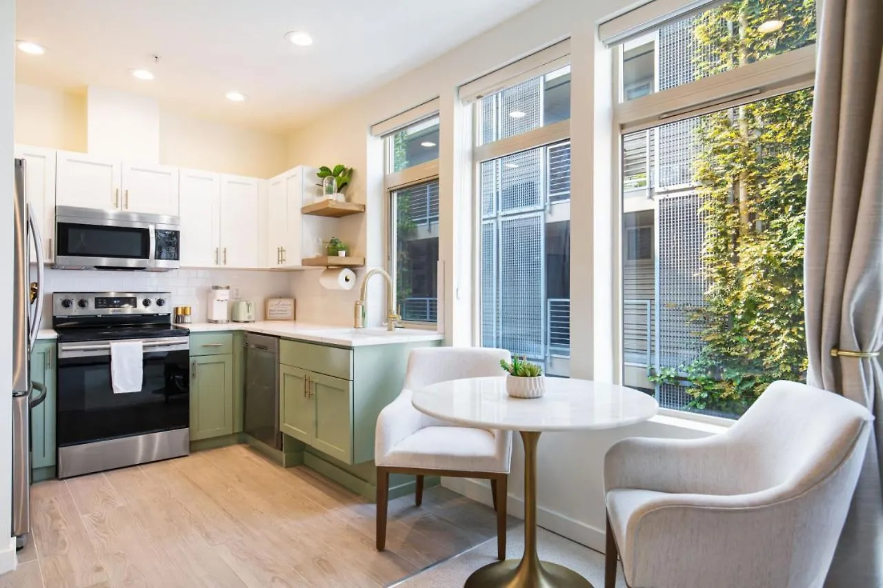 103 Belltown Modern And Bright In The Heart Of Belltown Queen Bed Seattle Apartment