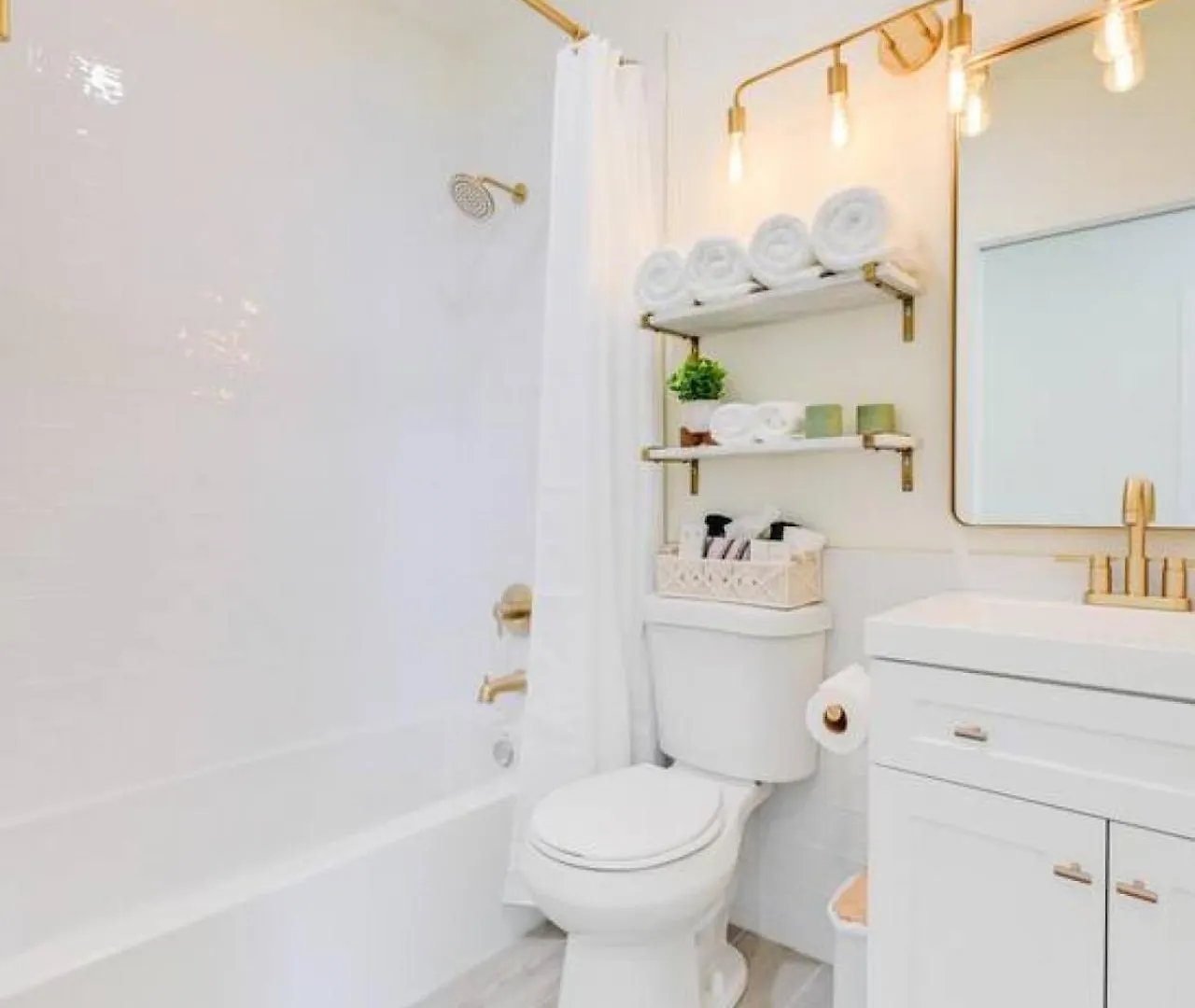 103 Belltown Modern And Bright In The Heart Of Belltown Queen Bed Seattle